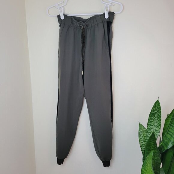 Lululemon On the Fly Jogger Velvet Trim Green Drawstring Athletic Pant Size 2 - Picture 2 of 11